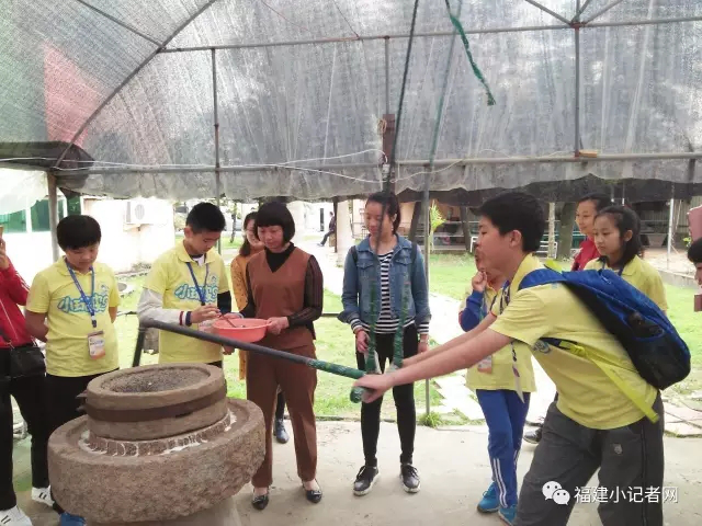 【圍觀】福建小記者走進農(nóng)場體驗農(nóng)耕樂趣