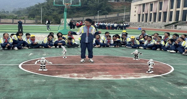 科普大篷車走進(jìn)連江縣丹陽中心小學(xué)