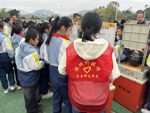 科普大篷車走進(jìn)連江縣丹陽中心小學(xué)