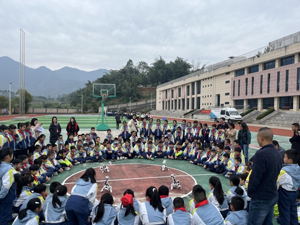 科普大篷車走進(jìn)連江縣丹陽中心小學(xué)