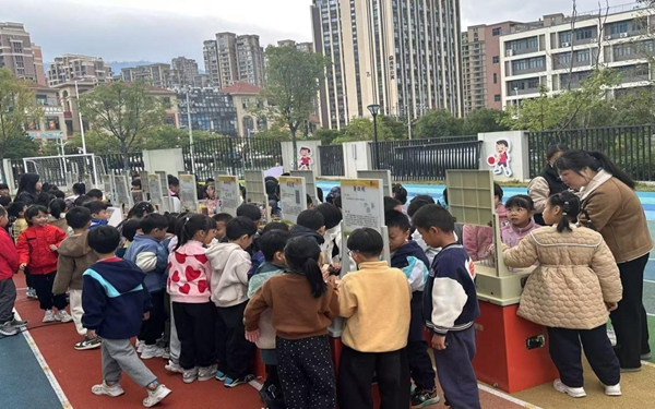 科普大篷車(chē)走進(jìn)晉安區(qū)象峰學(xué)校