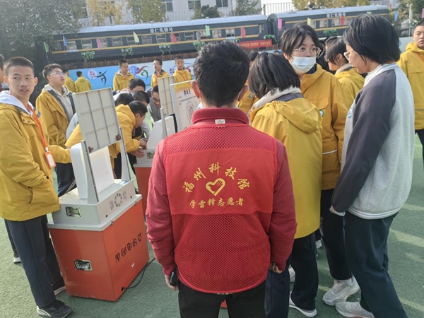 科普大篷車走進(jìn)福州市倉(cāng)山區(qū)里仁學(xué)校