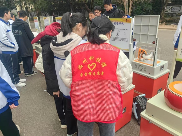 科普大篷車走進(jìn)鼓樓區(qū)教院附中