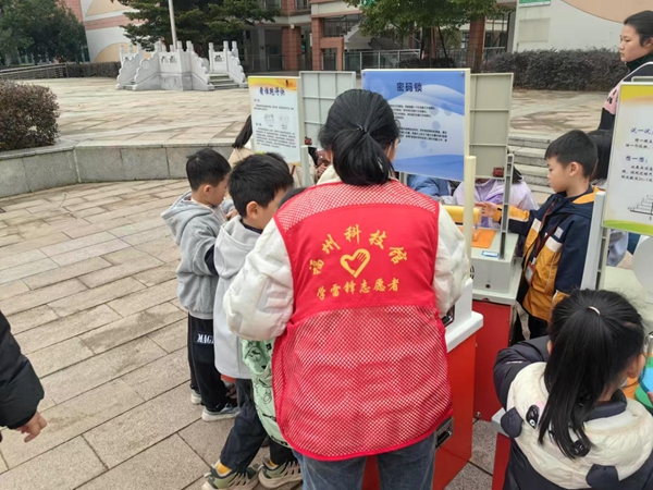 科普大篷車走進高新區(qū)實驗小學(xué)