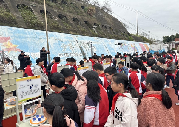 福州科技館科普大篷車走進(jìn)苔菉中心小學(xué)