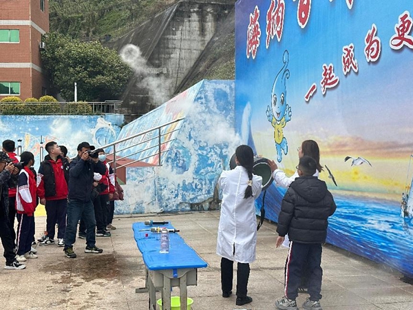 福州科技館科普大篷車走進(jìn)苔菉中心小學(xué)