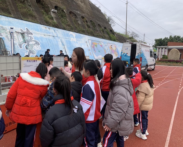 福州科技館科普大篷車走進(jìn)苔菉中心小學(xué)