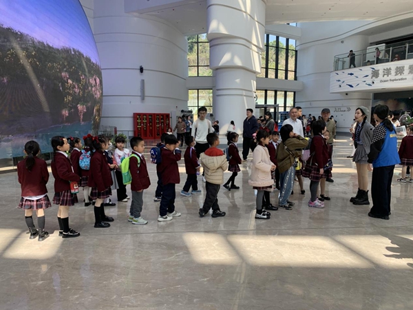 福州科技館與福建少兒頻道共同舉辦科普小記者實(shí)踐活動