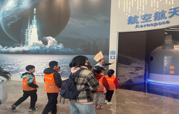 探索航天科技，培育未來人才?。Ｖ菘萍拣^航天主題活動回顧