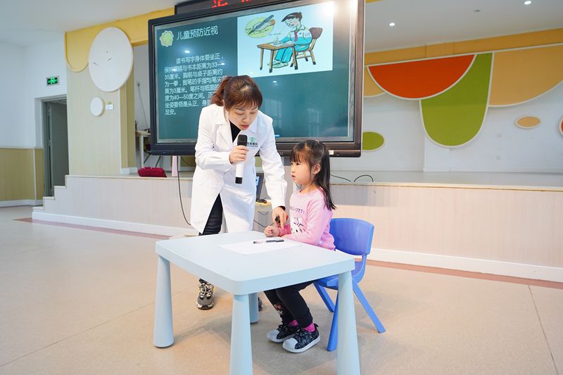 “小小眼科醫(yī)生”進校園，打造近視防控科普新形式