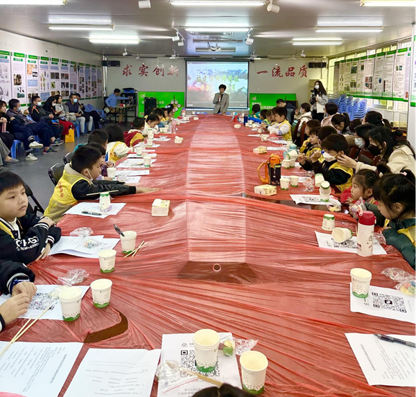 福州科技館蜜蜂知識(shí)分館開(kāi)展“走進(jìn)蜂王國(guó)，探索蜜世界”蜜蜂研學(xué)實(shí)踐活動(dòng)