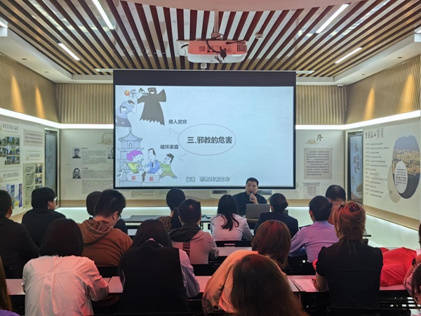 福州市反邪教協(xié)會聯(lián)合多部門開展“巾幗普法八閩行 反邪防詐護家寧”主題宣傳活動