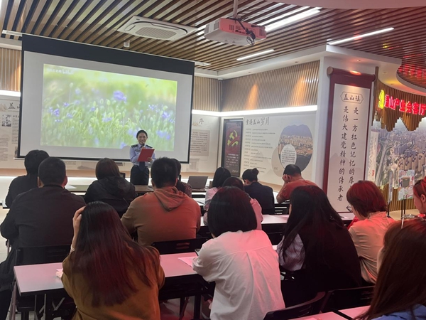 福州市反邪教協(xié)會聯(lián)合多部門開展“巾幗普法八閩行 反邪防詐護家寧”主題宣傳活動