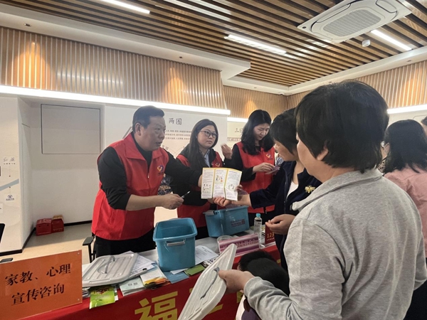 福州市反邪教協(xié)會聯(lián)合多部門開展“巾幗普法八閩行 反邪防詐護家寧”主題宣傳活動