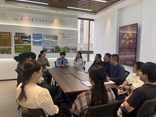 福州市反邪教協(xié)會聯(lián)合多部門開展“巾幗普法八閩行 反邪防詐護家寧”主題宣傳活動