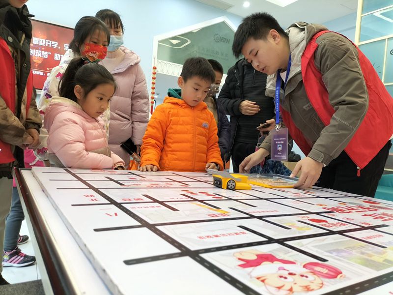 “喜迎開學(xué)，樂學(xué)編程” ——“科創(chuàng)筑夢(mèng)”助力“雙減”科普活動(dòng)
