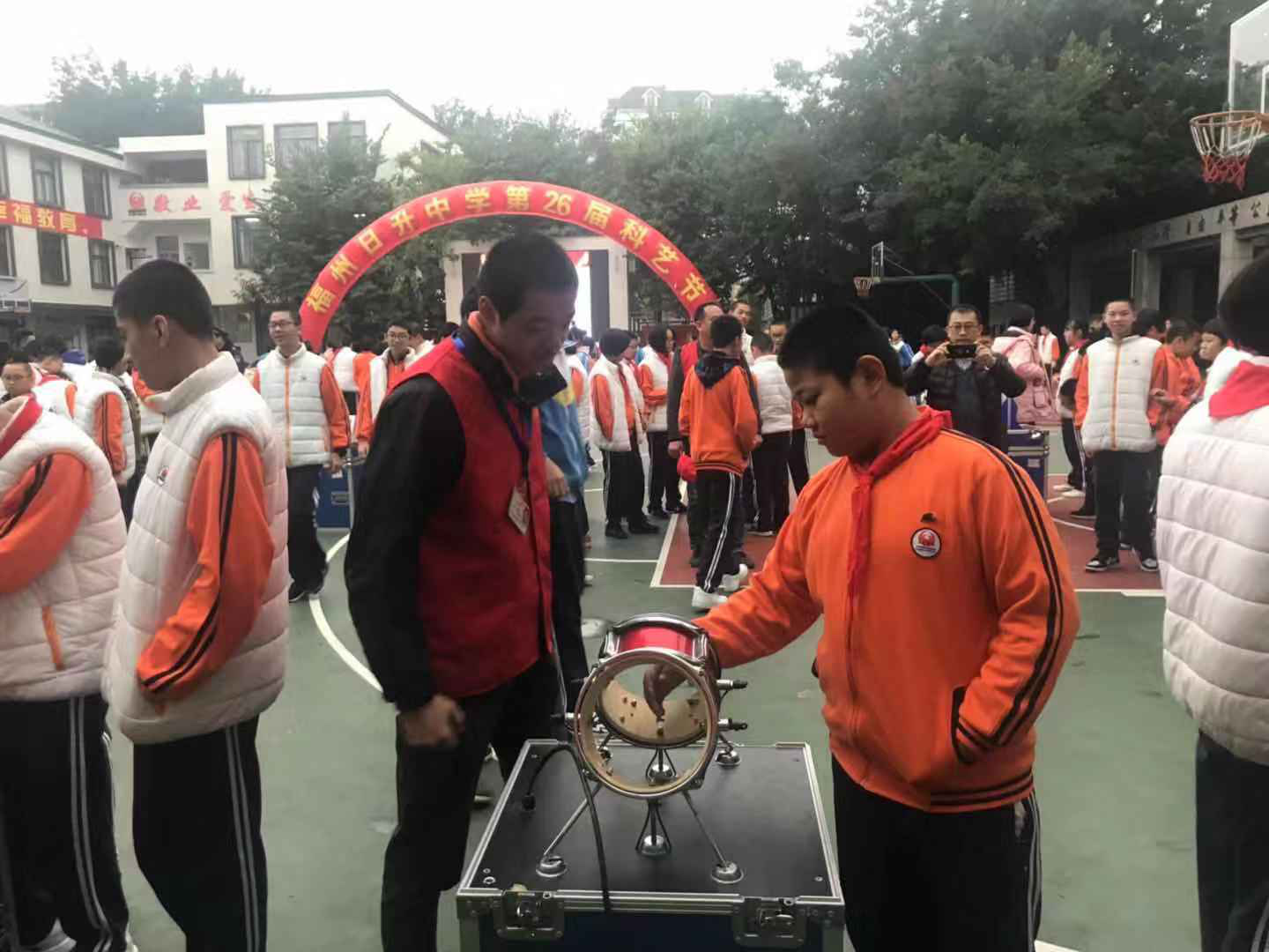 “科普進校園— —福州科技館送科普進日升中學、屏東中學和屏北分?！? width=