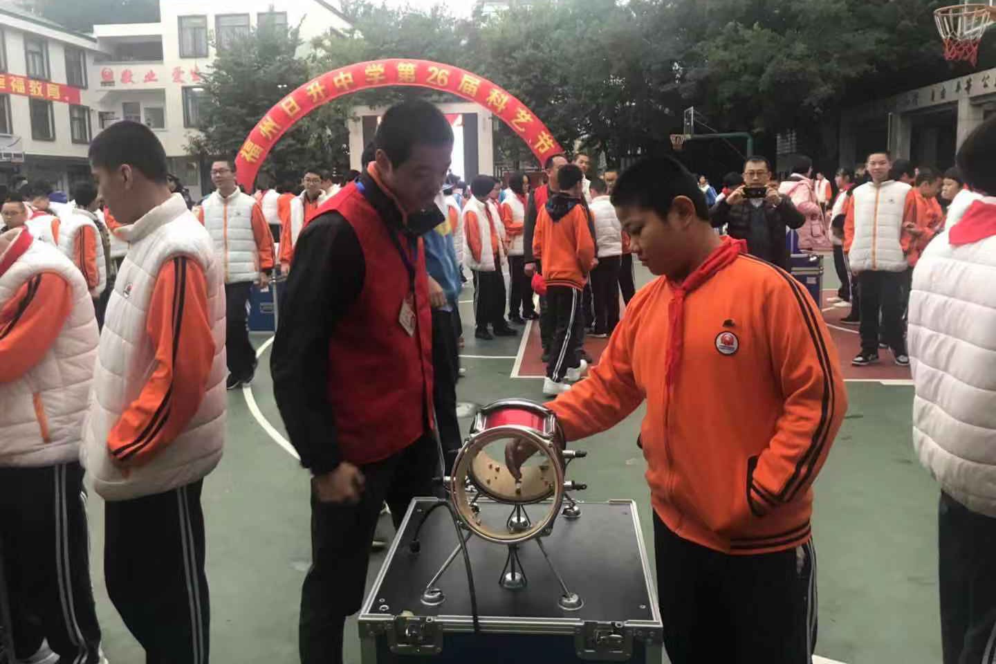 “科普進(jìn)校園— —福州科技館送科普進(jìn)日升中學(xué)、屏東中學(xué)和屏北分?！? /><h3>“科普進(jìn)校園— —福州科技館送科普進(jìn)日升中學(xué)、屏東中學(xué)和屏北分?！?/h3><p>12月31日，福州科技館進(jìn)入日升中學(xué)、屏東中學(xué)和屏北分校開(kāi)展了豐富多彩的科普活動(dòng)，為參與活動(dòng)的同學(xué)們帶來(lái)了神奇的科技體驗(yàn)。</p><span>2019-12-31</span></a></li><li><a href=