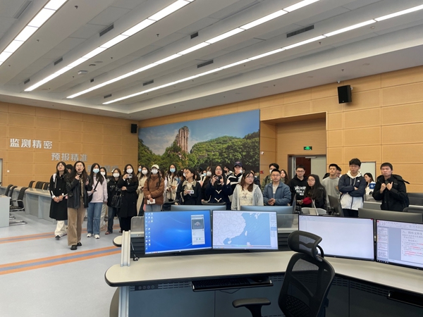 閩江學院赴省氣象臺開展氣象課程實踐