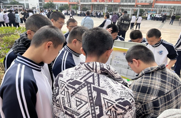 科普大篷車走進(jìn)長(zhǎng)樂(lè)一中