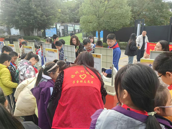 科普大篷車走進(jìn)福州新蕾小學(xué)