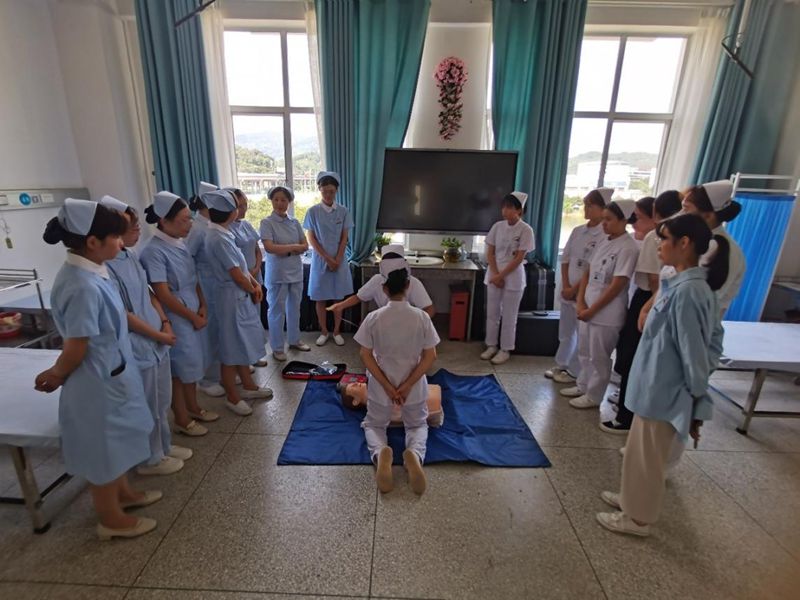 衛(wèi)生知識(shí)分館赴福州科技館開(kāi)展“我為群眾辦實(shí)事，急救科普零距離”主題黨日活動(dòng)