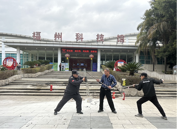 以“演”筑防 以“練”備戰(zhàn)——福州科技館開展消防演練暨反恐防爆應急演練