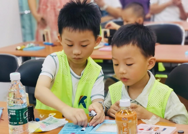 2024年全國科普日系列活動暨福州科技館“玩轉(zhuǎn)科學(xué)?手工作坊”第四期——磁鐵的吸引力活動舉辦