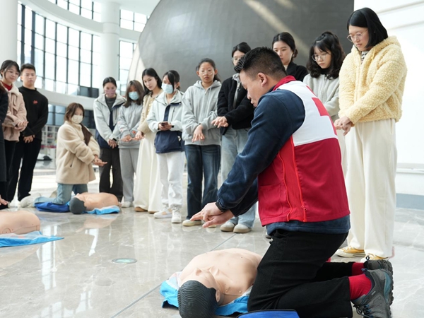 練“救”應急本領，共筑生命安全防線 ——福州科技館開展紅十字現(xiàn)場救護培訓