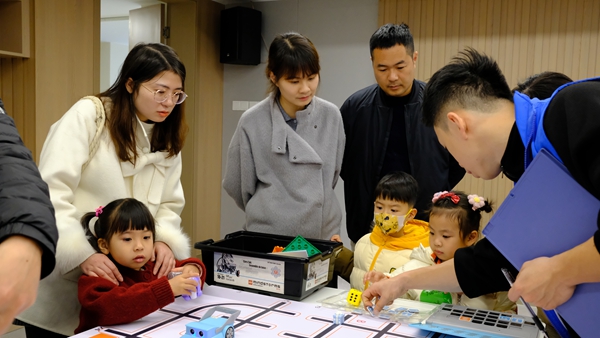 探秘科技，親子共融——80余組家庭在福州科技館開啟奇妙科技之旅